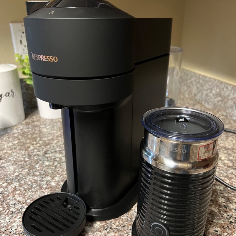 Nespresso Vertuo - Picture 2 of 4